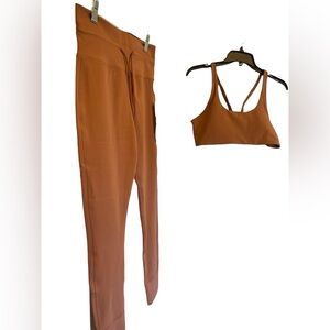 NWT Vuori leggings and bra set Size M